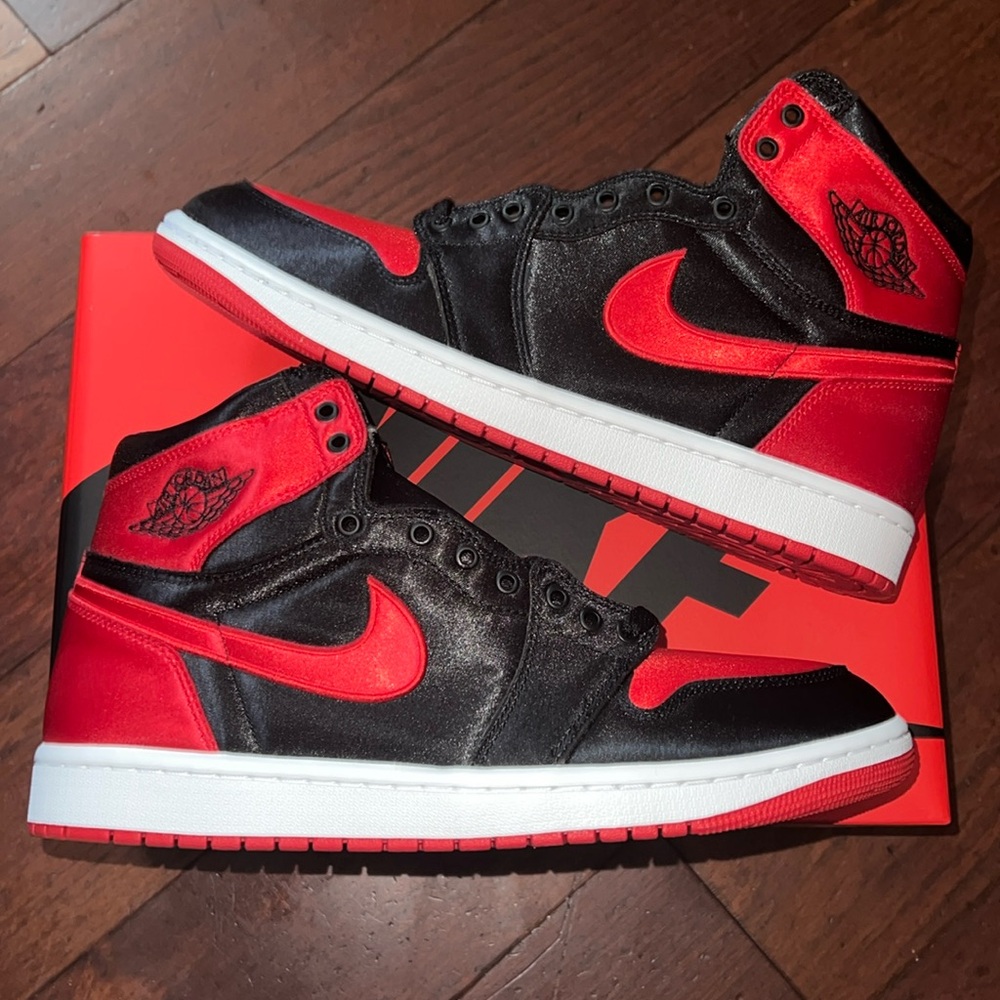 WOMENS AIR JORDAN 1 RETRO HIGH OG SATIN SZ. 12